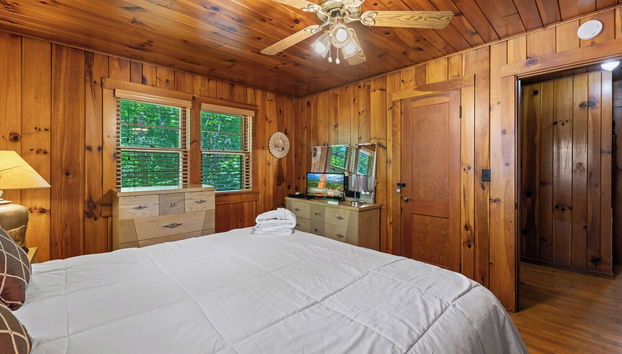 Rustic Lakefront Home w/ Beach! - Foto 5, Habitación