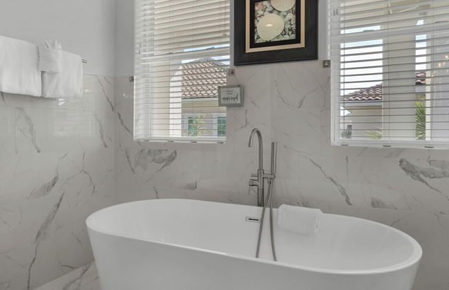 4BR Home, Private Pool, Steps From Beach, Minutes to Top Attractions - Foto 31