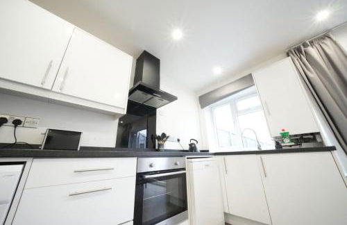 HEATHROW AIRPORT apartments-FREE parking-Free underground to and from Heathrow-30 min central London - Foto 64