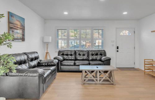 Hilltop Home Hot Tub BBQ Game Room Self Check-In - Foto 16