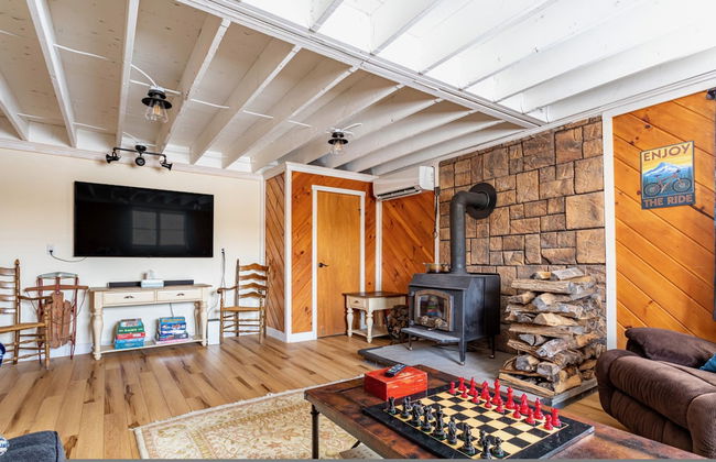 Ski Hike Lodge 5BR w Fire Pit Cozy Spaces - Foto 38