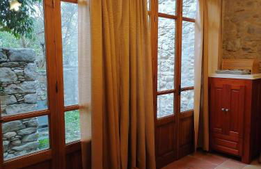 Large Stone Villa with garden. - Foto 16