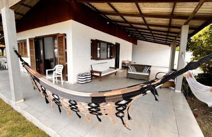 Casa em Itapema pé na areia, de frente ao mar - Foto 1