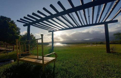 Casa na lagoa do Palmital com acesso à lagoa na propriedade e localizada apenas a 13 km da praia de Atlântida Sul e do Centro de Osório Lugar com Natureza-Wi-Fi 1 cama de casal e um beliche 2 solteiros - Foto 12