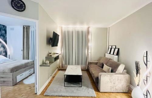 Proche Château de Versailles avec balcon vu sur une forêt et parking gratuit pour 5 personnes maximum - Foto 1