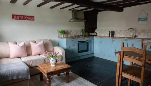 Coach House - Photo 2