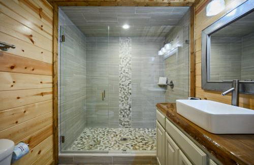 The Nomi Lodge - Sleeps 28 - Gorgeous Rustic Cabin, Centrally Located, Tons of Amenities - Photo 30