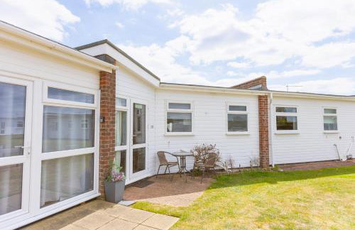 Sea View Holiday Chalet, access to sandy beach - Pets go free - Foto 22