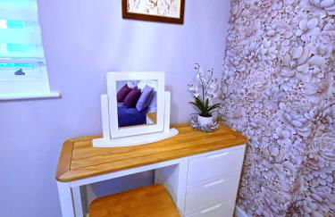 Richmond Cottage - Brand New 4BR Holiday Home, just 3 minutes from the beach with Pool Table and Free Parking - Foto 8