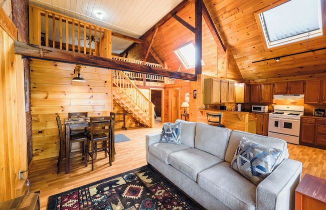 Historic barn at Moosehead Lake - Photo 1