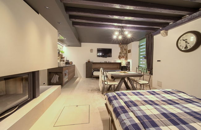 Vibrant and Elegant Downtown Krk Apartments - Photo 3