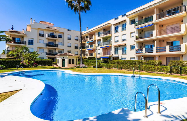 2 bedroom Apartment in Marbella with swimming pool and garden - Photo 14