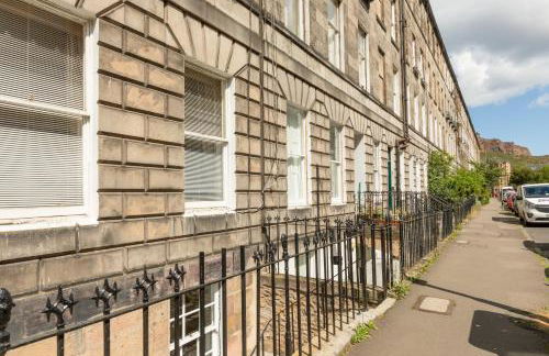 The Edinburgh Meadows Apartment - Photo 30