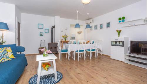 3 Bedroom Amazing Home In Malinska - Foto 5