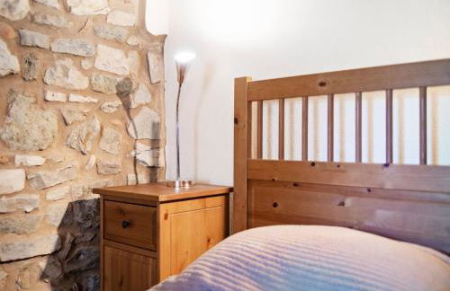 Tranquil Village Stay with Fireplace - Photo 14