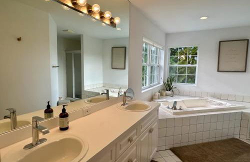 Quiet Luxury in the Heart of the Hamptons - Foto 21