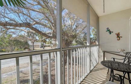 Walkable to Beach, Restaurants, Entertainment! - Photo 26