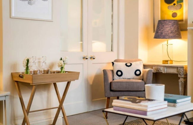 Delightful 2 Bed in Notting Hill - Near the Tube - Photo 4