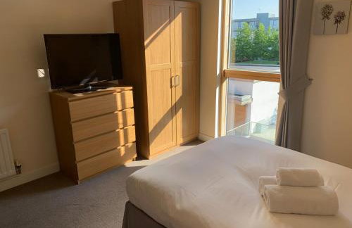 iSTAY APARTMENTS at VIZION - Fully Equipped Modern Serviced Apartments with Balconies, Superfast Broadband, Free Allocated Parking Space, 24h Security, Rooftop Gardens, Located in Central MK - Photo 34