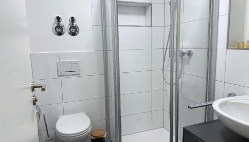 VYLD Fuchs Suite - Urban, Aufzug & Balkon - Foto 3, Shower