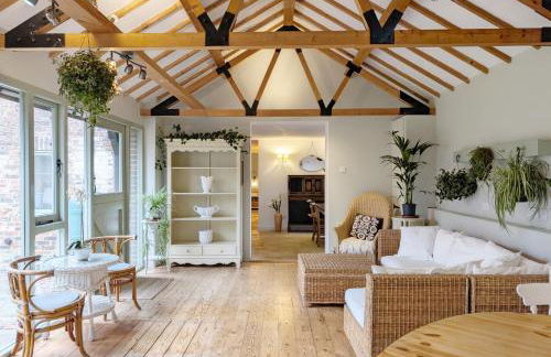 Shires Barn Farmhouse - Westbourne - Photo 38