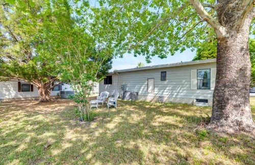 Golf and Pool Access Home with Yard in Lady Lake - Foto 18