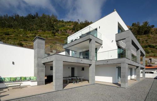 SKYFALL VILLA - Photo 25