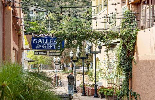 The Owl's Nest @ Manitou: Mtn Views on Main Street - Foto 46