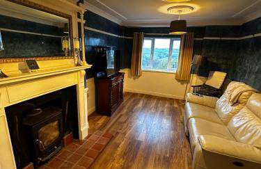 Detached 4BR, 4 Bathroom, Driveway, WiFi, Smart TV - Foto 8