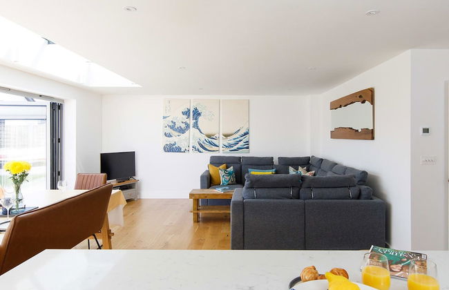 Delightful Seaside Hideaway 5 Mins to Beach - Photo 35