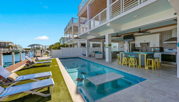 Luxury Waterfront Oasis w Heated Pool and 50 Dock - Foto 3, Habitación