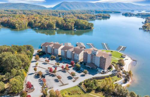 Smith Mountain Lake Retreat with Resort Amenities! - Foto 1