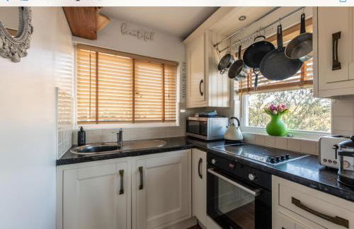 1 Bed Flat - Sleeps 2 - Pets - Balcony - Parking - Foto 21