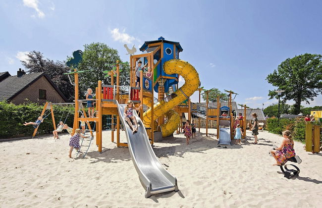 Villa in Netherlands With Private Pool - Photo 43