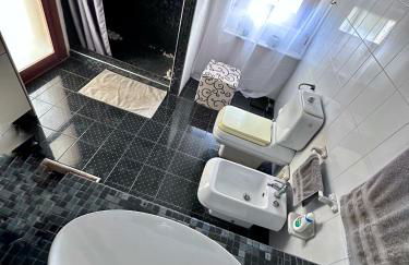 Seb's Flat - Home of the Sun & Colors, Free Wi-Fi , AC, SmartTV - Foto 16