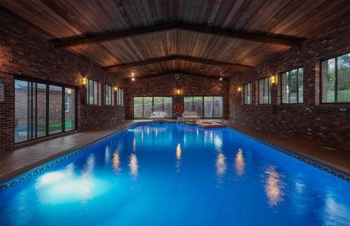 Private Indoor Pool Estate with Hot Tub - Foto 2