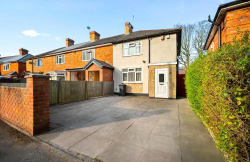 Stylish 3 Bedroom House - Garden - Pool Table - Parking 165M - Foto 56