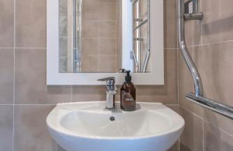 The Loft - Spacious Luxury 2 bed 2 bath with FREE Secure Parking and tube close by - Photo 19