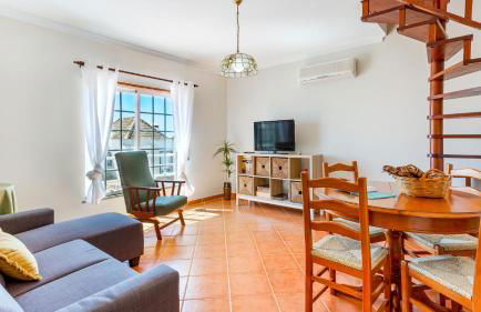 Luminous 3BDR Apartment W/Balcony by LovelyStay - Foto 1