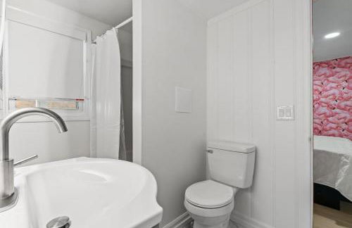 Sunshine House #2-Selfie-Friendly - Steps to Beach - Foto 11