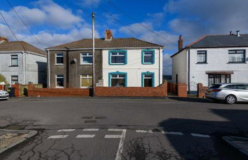 Welsh 3 Bedroom Retreat w Garden Parking Wifi - Photo 24