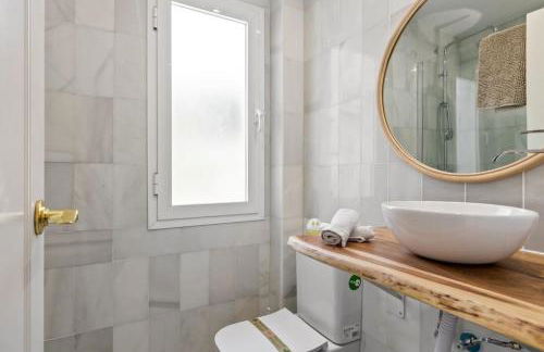 Beautiful 3 Bed Stylish & Cozy Apartment - Susanna Suite - Photo 23