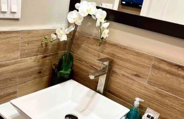 402 Stylish luxe Apt at center city self check-in - Foto 9