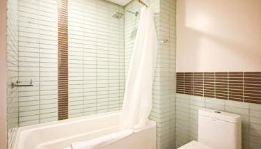 Relax and recharge in this elegant 2BR loft - 108 - GL - Foto 5, towels, Shower