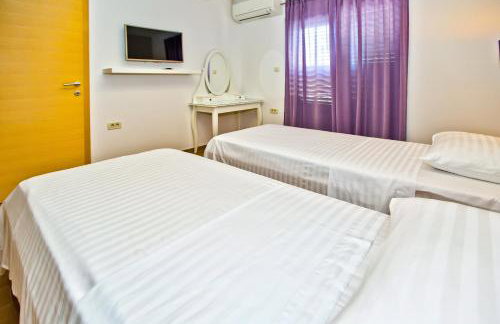 Island Hvar Seaside Villa Levanda with Beach, Pool & Seaview - Photo 25