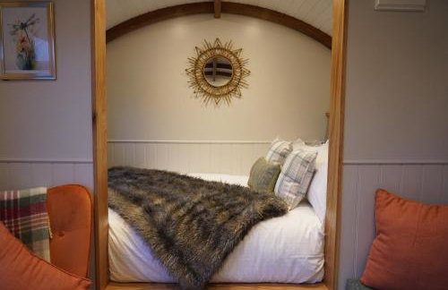 The Dragonfly - Luxury Lakeside Shepherds Hut - Foto 12