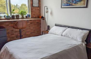 Creative Warehouse Conversion & Plant Haven - Foto 11