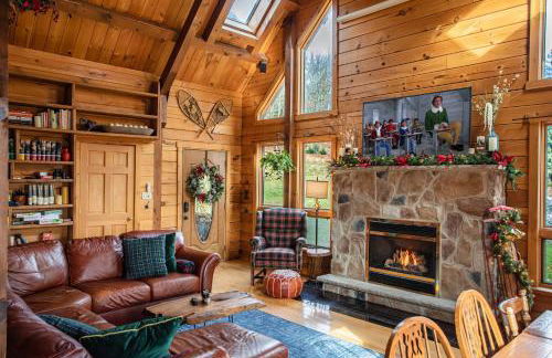 Rustic Ridge Log Cabin: Hot Tub, Games, Views! - Foto 17