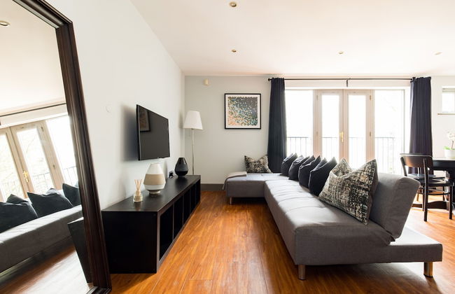 Spacious 2 Bed - Battersea High Street - Photo 12