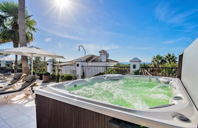 Super Villa Near Beach with Heated Pool - Foto 32